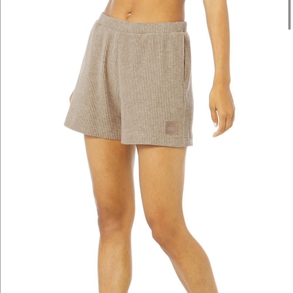 Gravel Heather Alo Yoga Muse Shorts